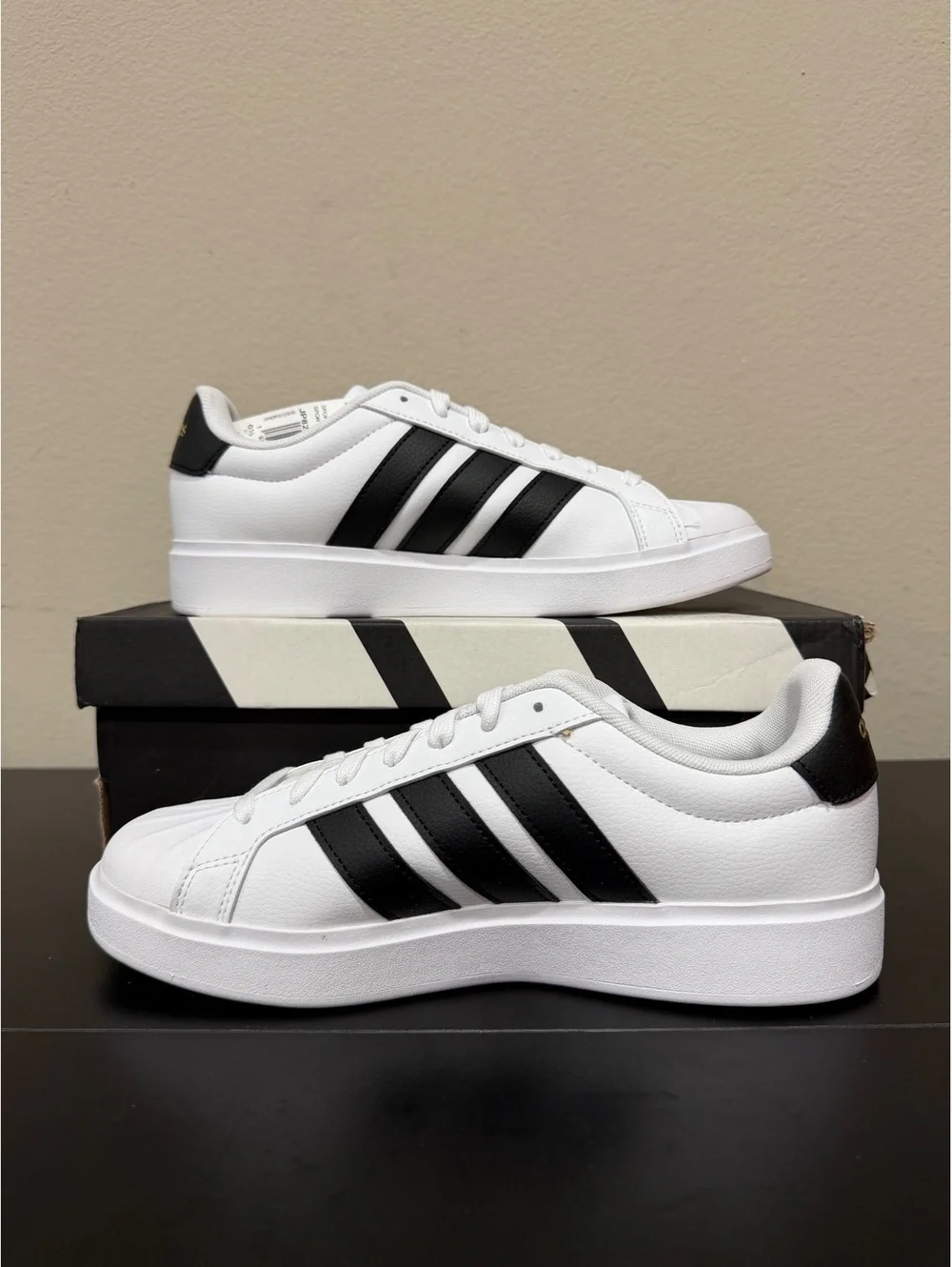 Size 8 - Adidas Women’s StreetTalk “White Black”